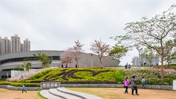 The planting slope in front of the Velodrome is embroidered with flowers and shrubs planted and trimmed into the shape of the park’s logo.